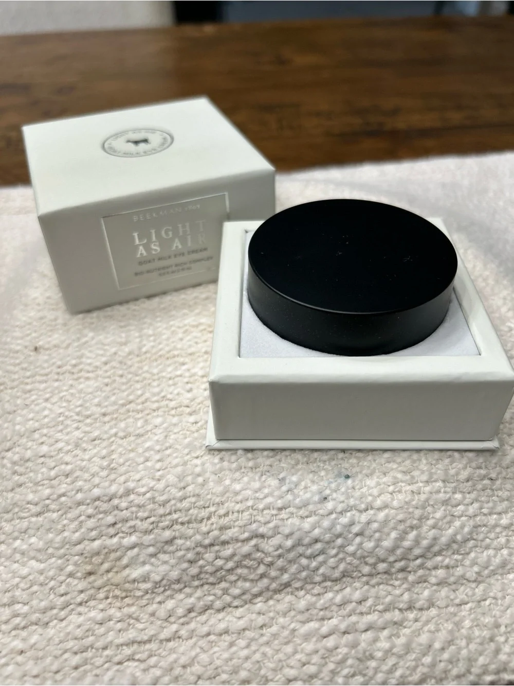 Beekman 1802 Light As Air Eye Cream - Black/White .05 oz